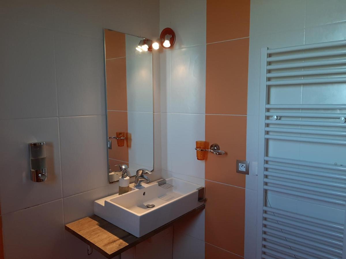 Bed and Breakfast Le Grand Noyer Ambronay Esterno foto