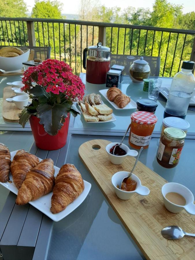 Bed and Breakfast Le Grand Noyer Ambronay Esterno foto